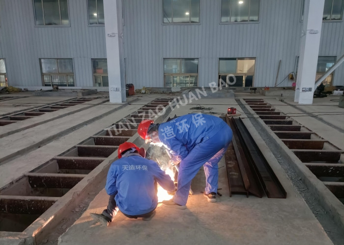戰高溫斗酷暑天造噴漆房、噴砂房設備安裝進(jìn)行中